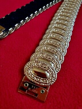 VINTAGE Gold Tone Link Statement Belt - Oval Medallion Design On Elastic